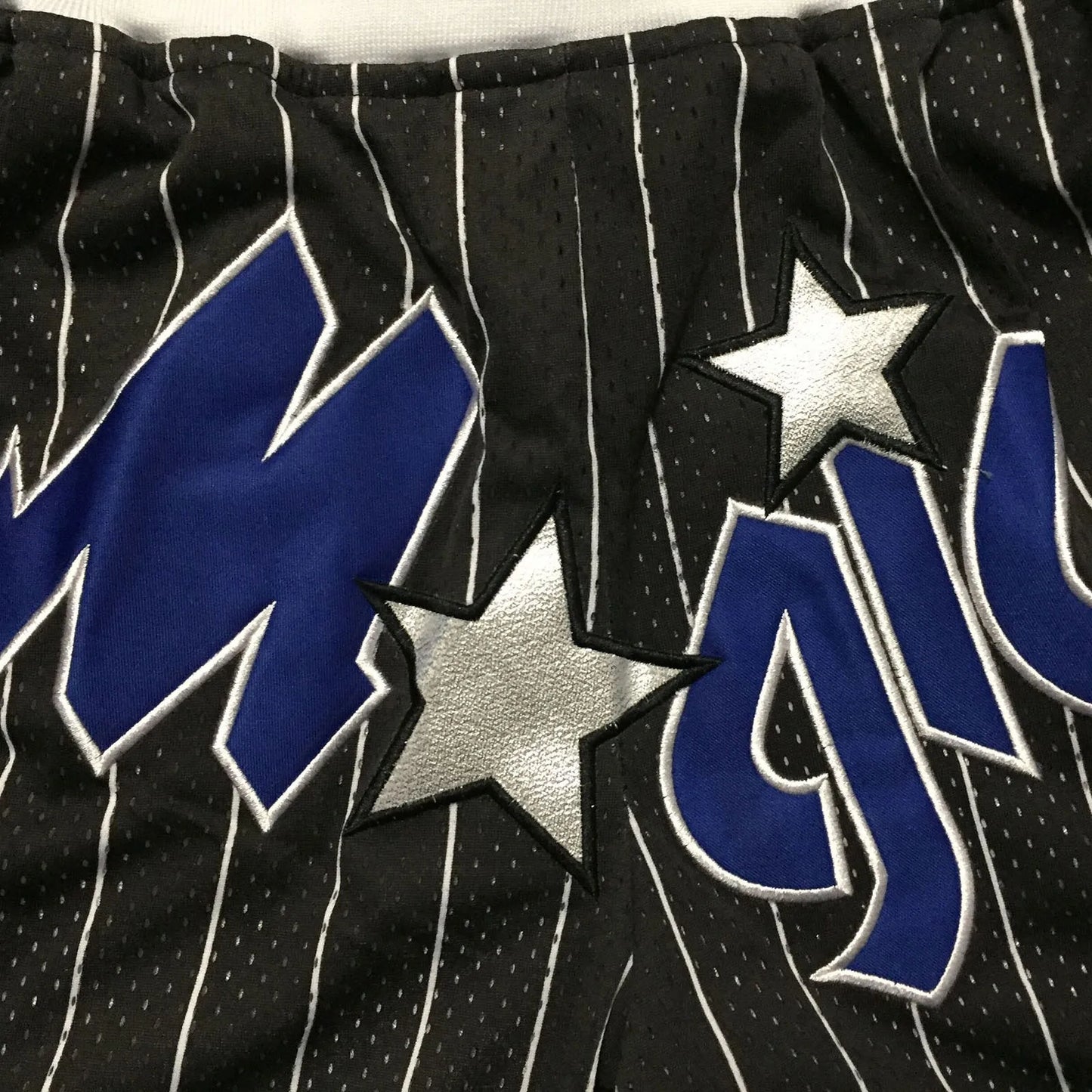 2025 Retro Embroidered Basketball Shorts Men High-Waisted Gym Cropped Shorts - Athletic Streetwear Training Sportswear